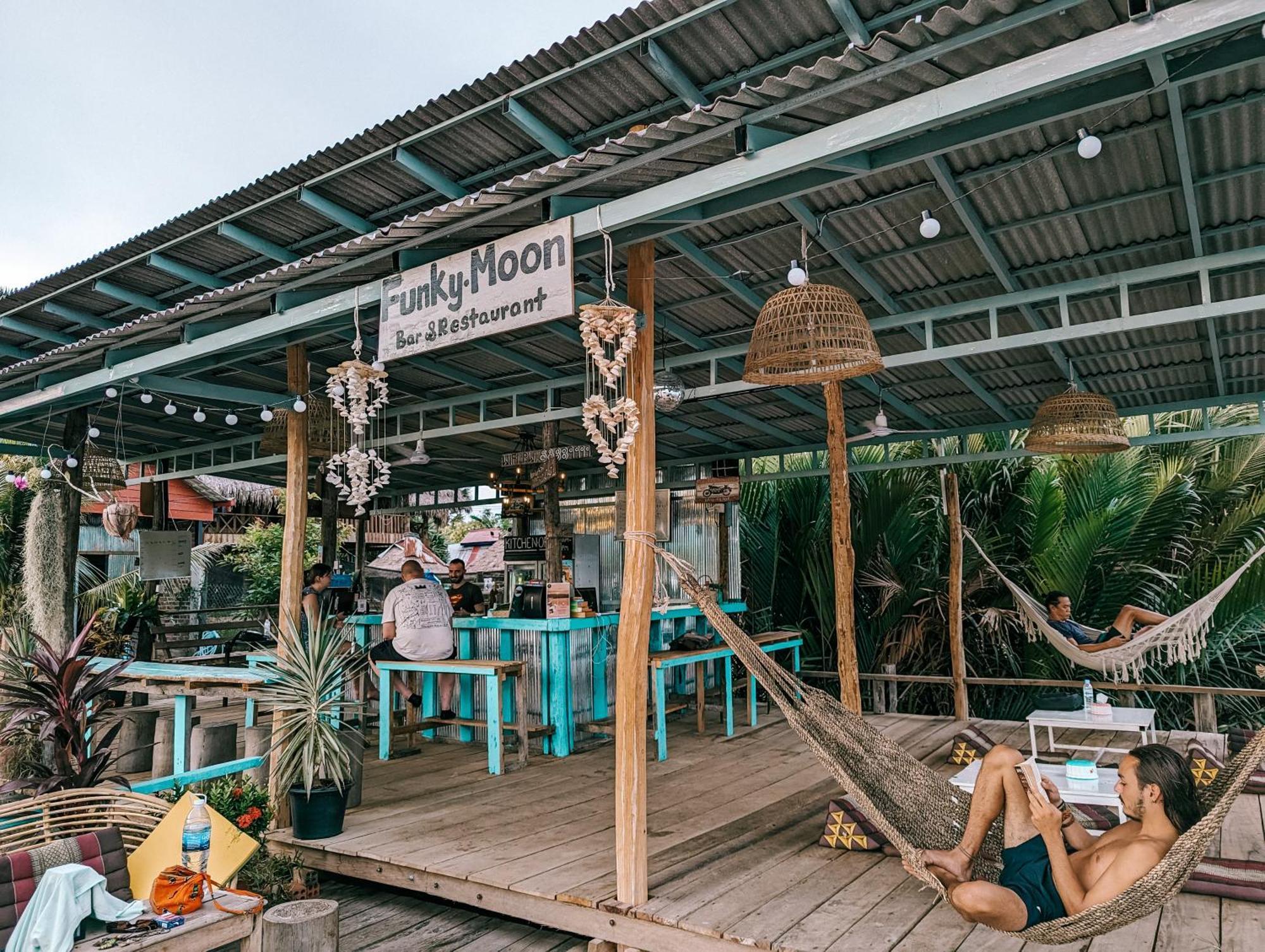 Hostel Funky Moon Kampot Exteriér fotografie